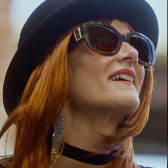 Burberry Buckle Detail Oversize Square Sunglasses - Picture 3 of 16